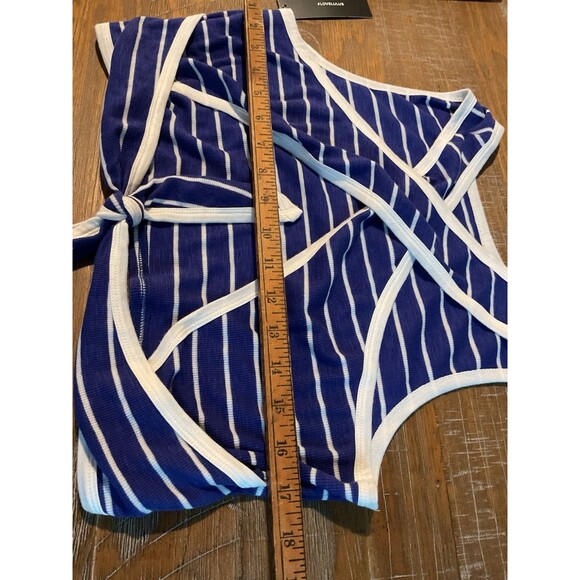NWT Lulus Women’s Blue Stripe Crop Top‎ Cross Back Large 0186 Juniors - Picture 7 of 9